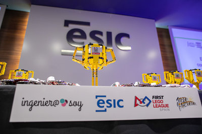 ESIC VALENCIA ACOGE A LOS ROBOTS DE LA FIRST LEGO LEAGUE