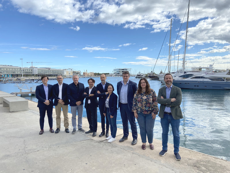 Representantes del equipo de Opentop y Fundación Valenciaport junto a representantes de los hubs de innovación ThePIER y homePORT