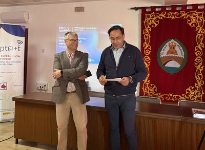 Ram�n Ferrandis (CEEI Valencia) y Luis Fco. L�pez (Alcalde Venta del Moro) en la apertura.