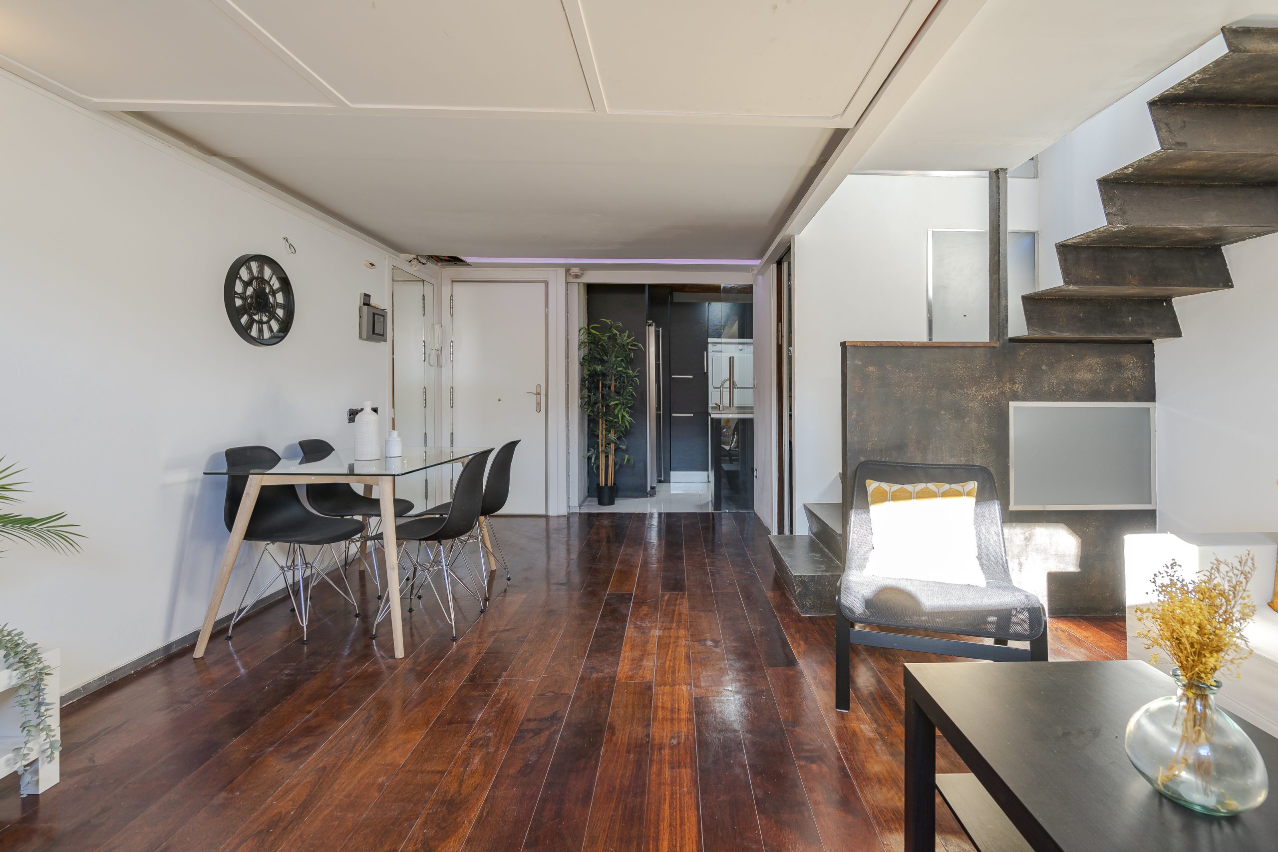 HouseU
