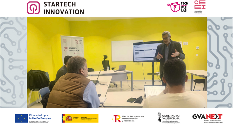 El mentor Jose Antonio de Miguel con una de las empresas participantes