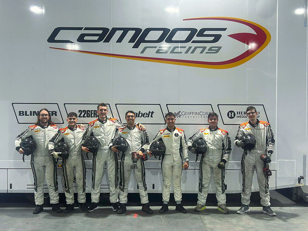 Alumnado de Mec�nica de Competici�n simula un pit stop en una sesi�n pr�ctica
