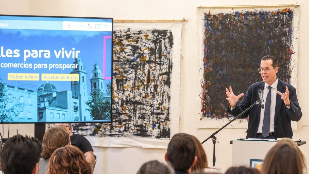 El Ayuntamiento de Elda presenta a comerciantes, emprendedores y colectivos empresariales el plan �Elda Centro Hist�rico�
