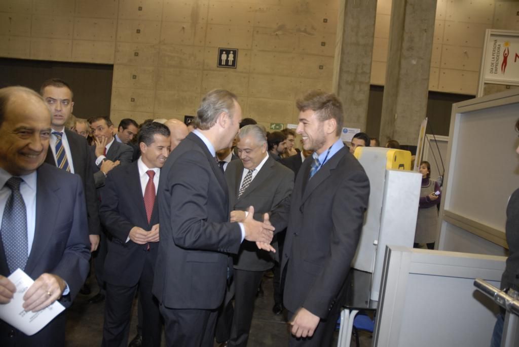 282 Alberto Fabra visita stands de empresas de reciente creación