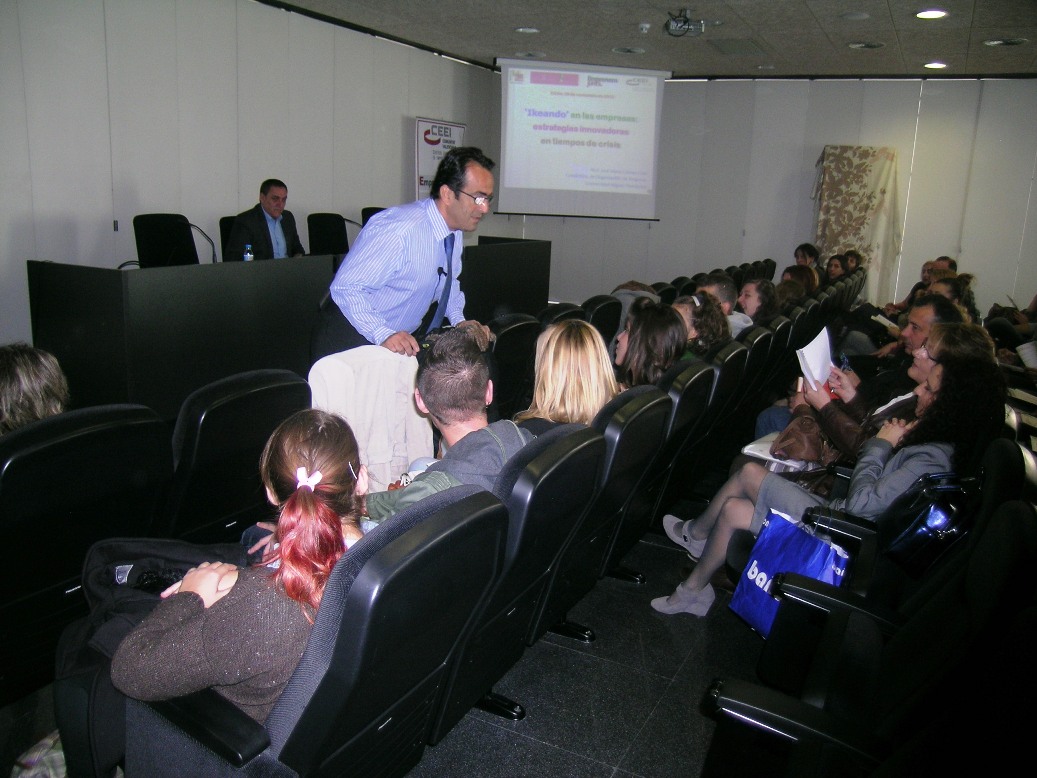 Ikeando en las empresas: "Estrategias para innovar" + Commercial Speech 04