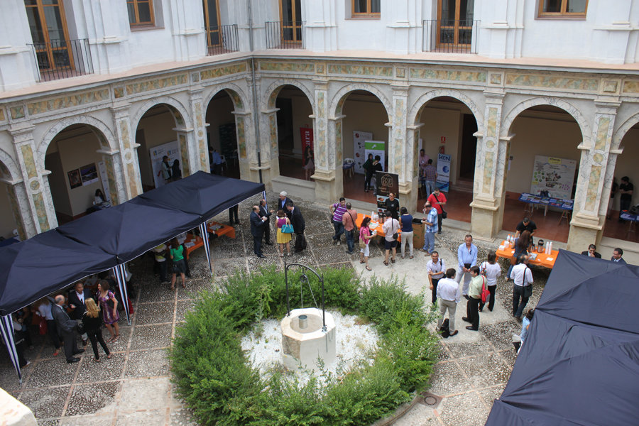 Claustro del Centro de Formaci�n San Agust�n Enr�date X�tiva 2014