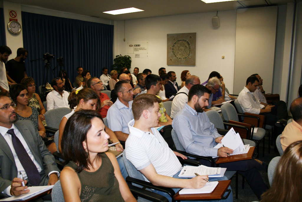 Asistentes al foro de financiaci�n a la innovaci�n durante la intervenci�n de IVACE